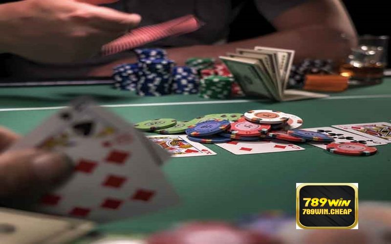 Cược mù là bước quan trọng khi chơi Poker